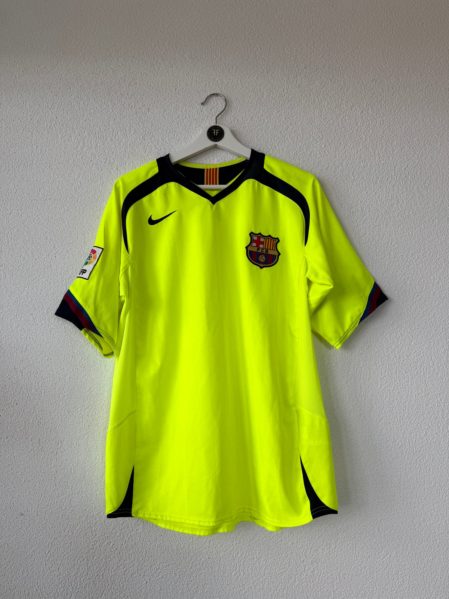 Barcelona Away Shirt 2005/2006 Size M