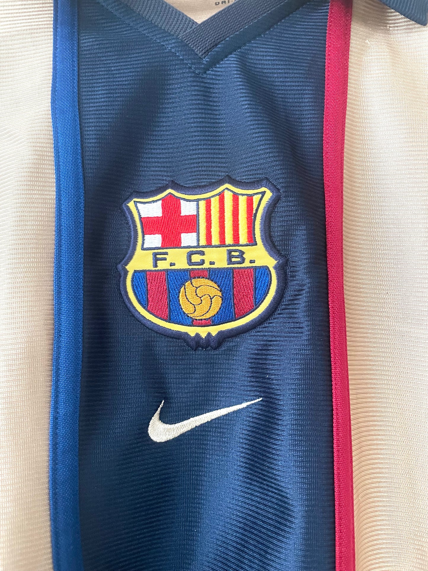 Barcelona Away Shirt 2001/2002 Size M