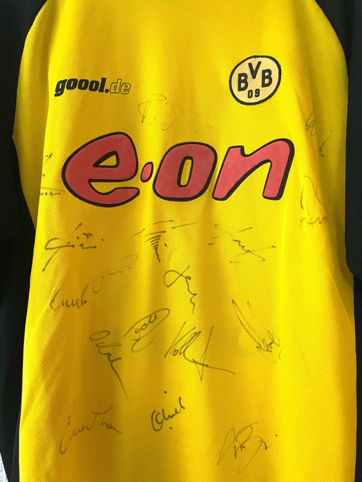 BVB x Marcio Amoroso Home Shirt 2000/2001 Size L w. Player Signatures